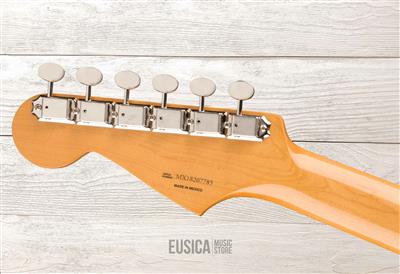 Fender Vintera '60s, Stratocaster, 3-Color Sunburst, Guitarra Eléctrica con gig bag